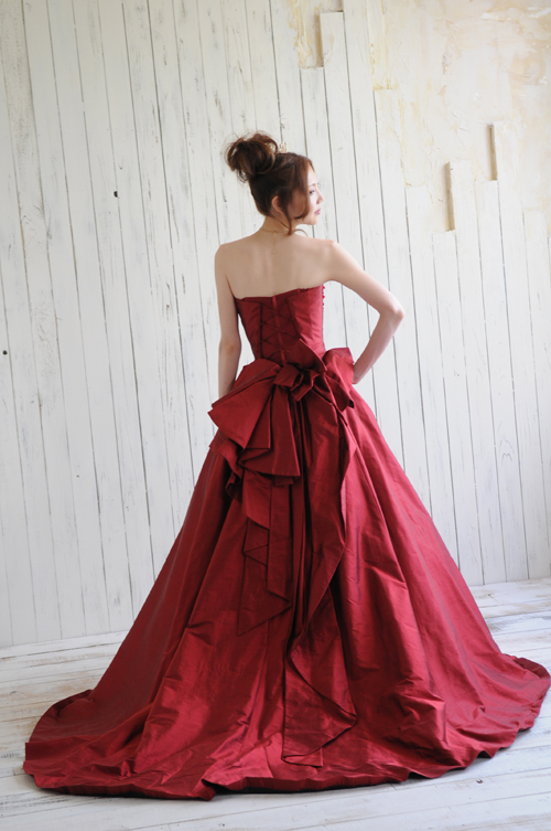 ワインレッドのカラードレス | MUREのブログ